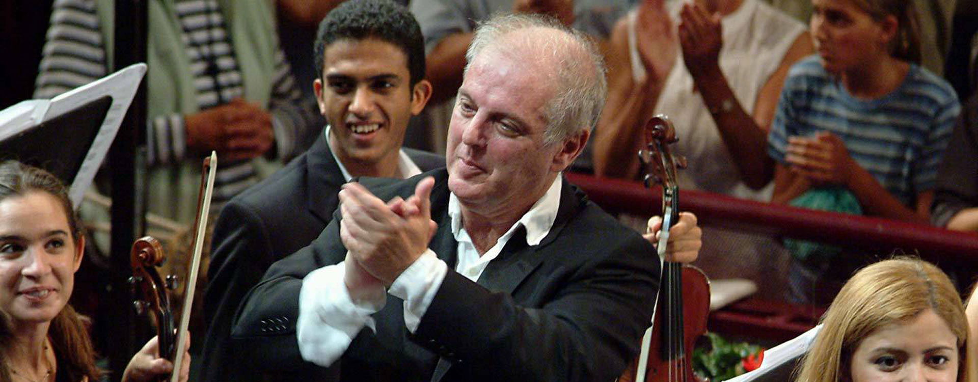 Daniel Barenboim conducts the West-Eastern Divan Orchestra