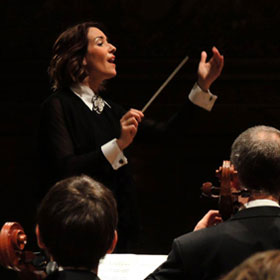 Alondra de la Parra conducts Stravinsky, Mozart & Beethoven