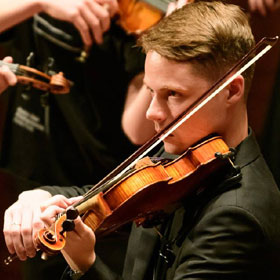 Kristjan Järvi conducts Pärt, Rachmaninov & Stravinsky