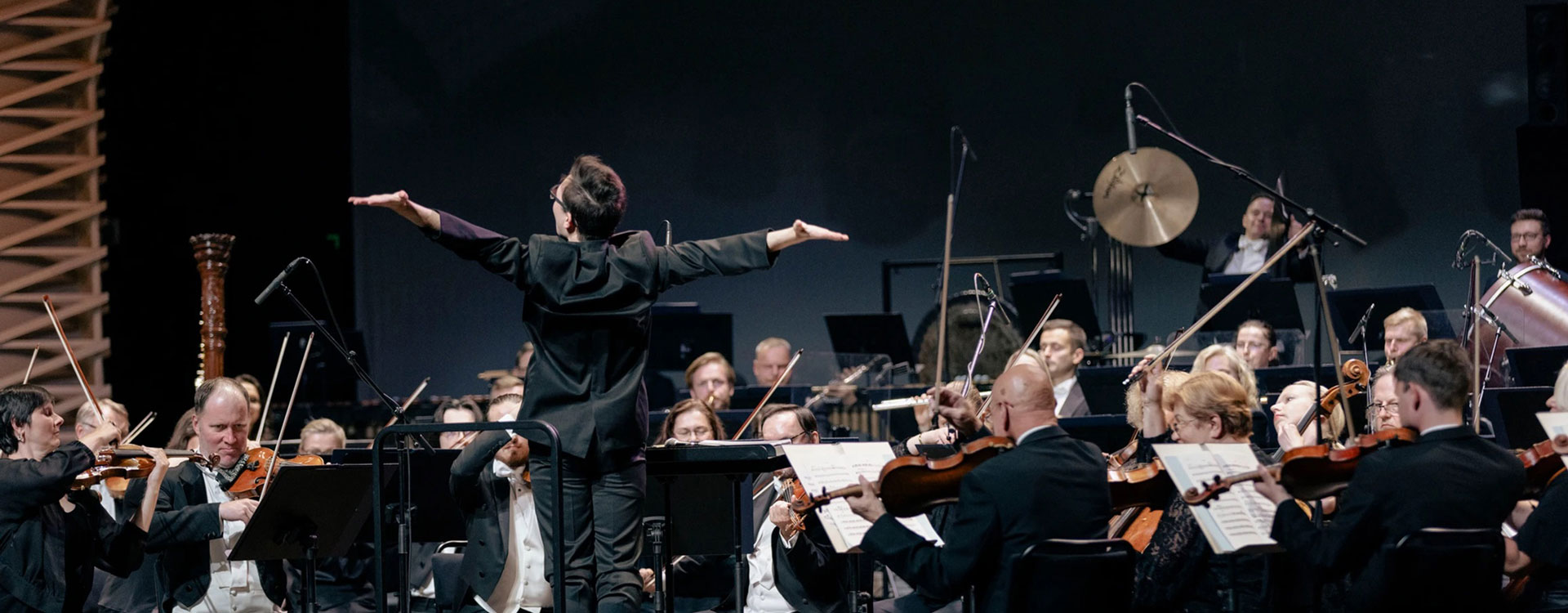 Tarmo Peltokoski Conducts Holst, Williams and Maskats - Latvian National Symphony Orchestra