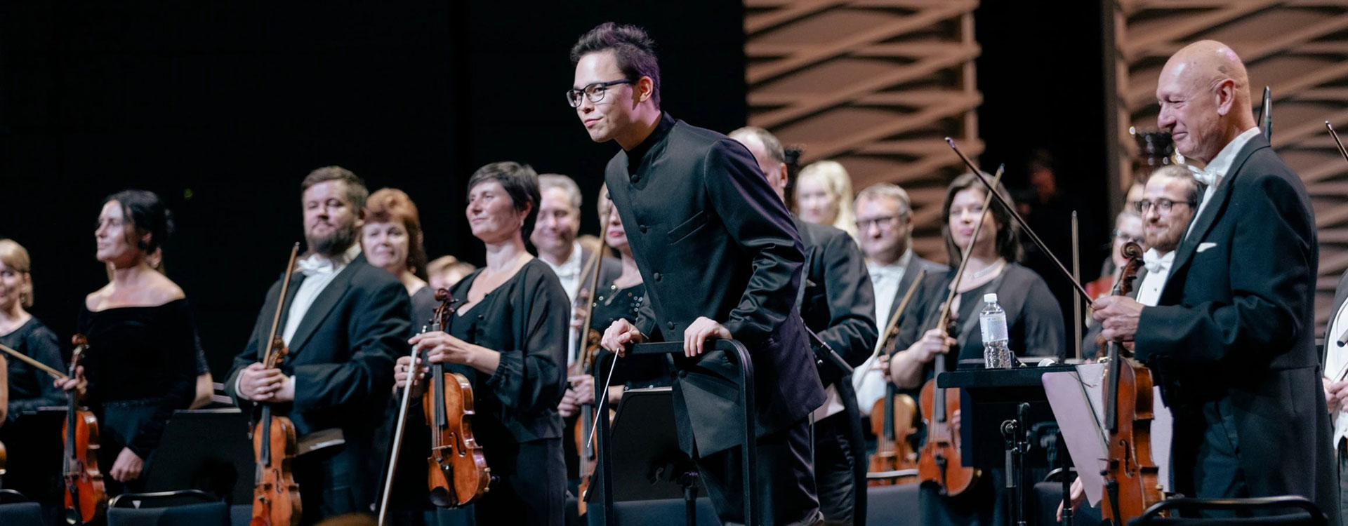 Tarmo Peltokoski Conducts Holst, Williams and Maskats - Latvian National Symphony Orchestra