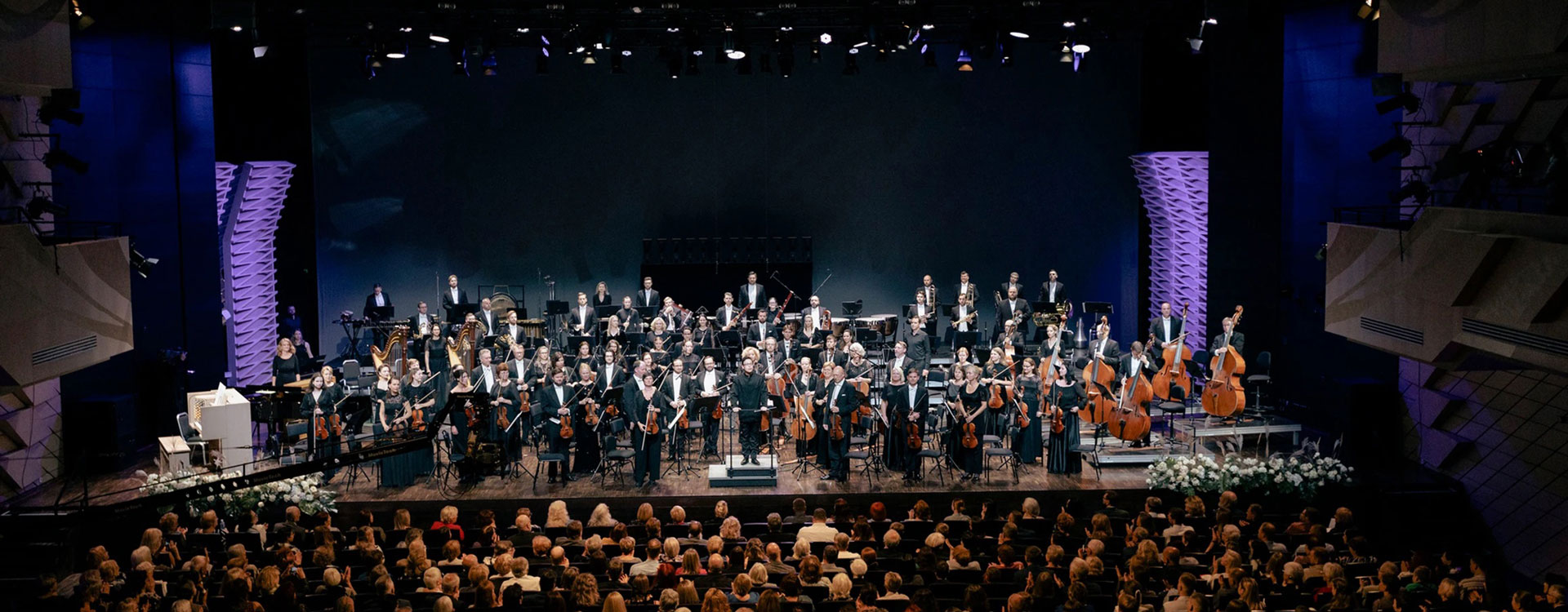 Tarmo Peltokoski Conducts Holst, Williams and Maskats - Latvian National Symphony Orchestra